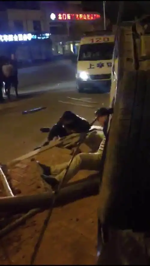 小混混暴力打架事件怎么就没下文了