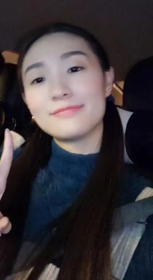 两个相亲女生谁好看?