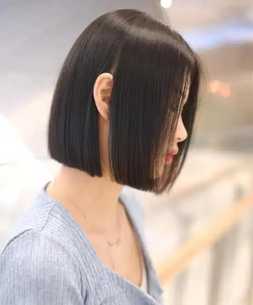 额头窄颧骨高适合的发型