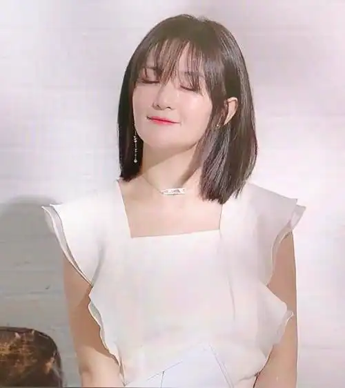 谢娜终于剪对短发!剪完空气刘海,秒变18岁,网友:又年轻了!