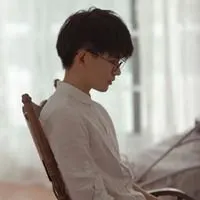 白色衣服文静男生头像 穿白衣服文静男生头像_微信头像图片大全