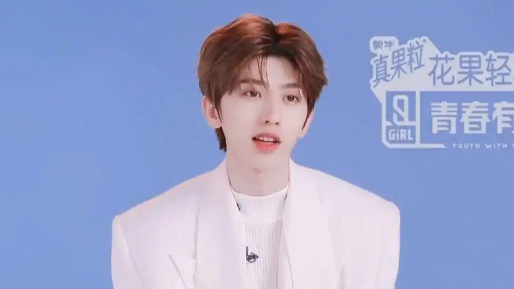 蔡徐坤壁纸我喜欢的人啊他有满满的温柔和一身的温暖