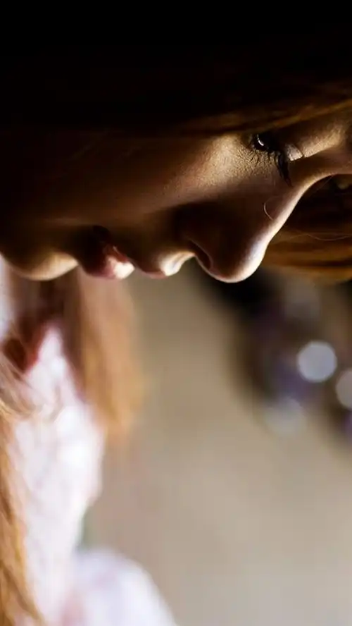 iphone 壁纸 女孩,悲伤,寂寞