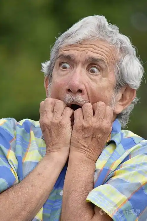 可怕的大胡子老男爷爷照片-正版商用图片1146pd-摄图新视界