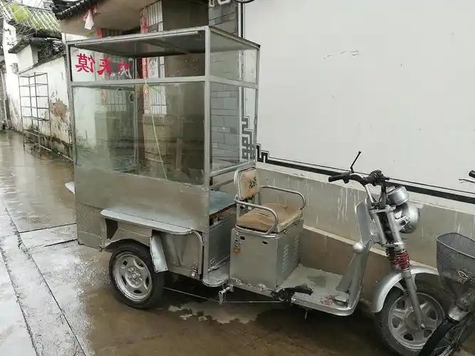 三轮车出售1500可以小吃水果很多生意!全新电瓶四组