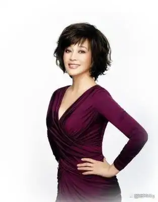 71岁刘晓庆官宣怀孕被骂上热搜不服老的她究竟做错了什么