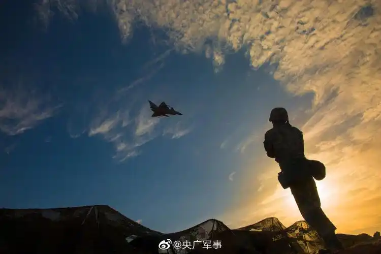 张张都是壁纸陆军某防空旅跨昼夜实弹对抗演练掠影