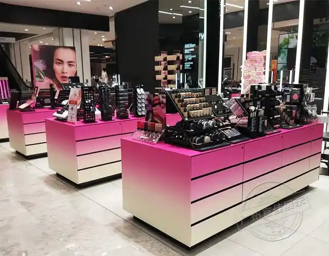 化妆品展柜上的产品该怎样陈列_定制展柜厂家
