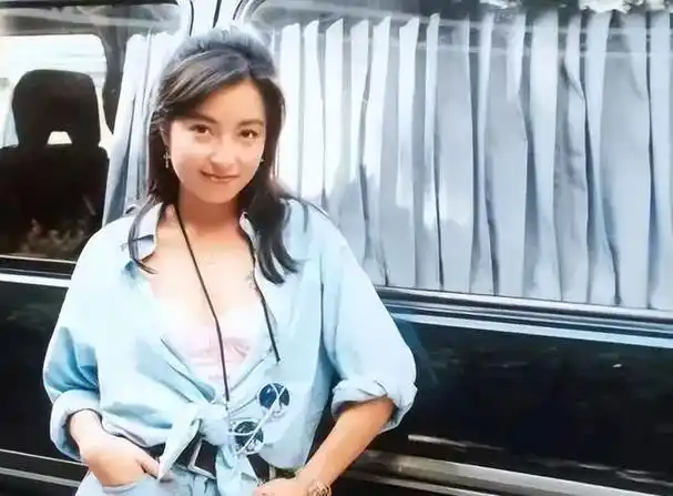 回顾香港女歌手因癌离世短短一个月暴瘦形如枯槁变化太大