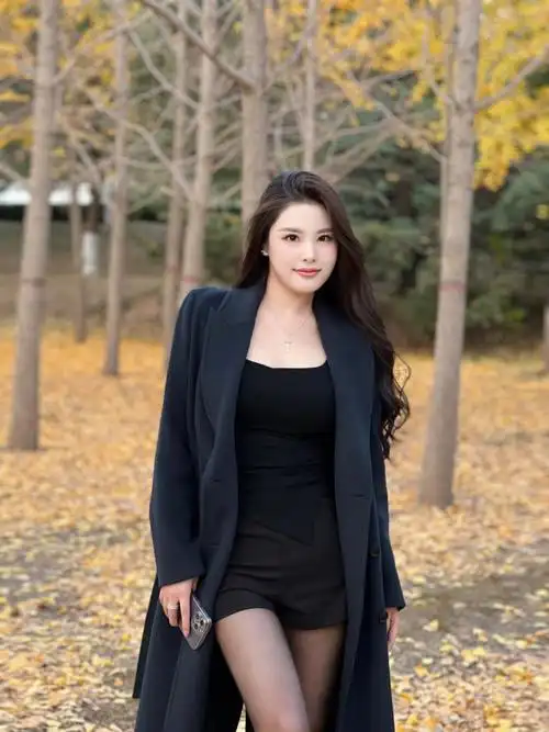 秋天的银杏林好美