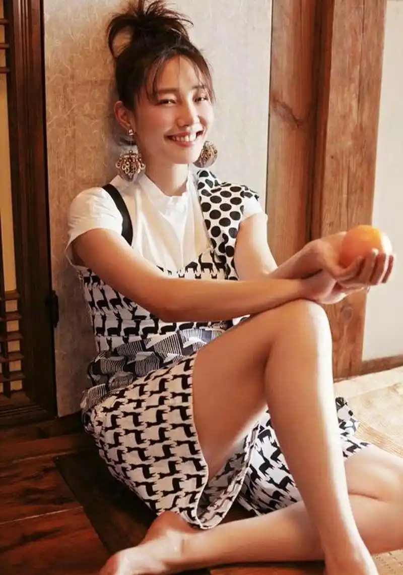 白百合,本来前途一片光明的"一指禅"事件,对她影响真的挺大的,至今