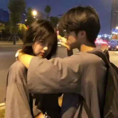 高清一对两张qq好看的情头真人头像图片_情侣头像_美头网