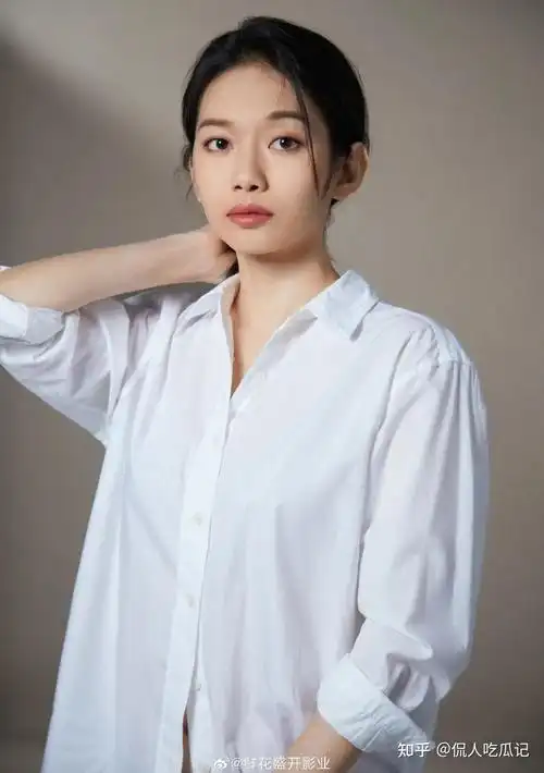 猎冰魏瑾理科高材生也是女团出道长相被嘲却被徐静蕾赏识