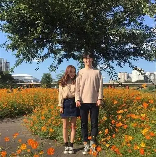 一,身高黄金比例,有相关数据表明女生和男生的最佳身高差其实是12厘米