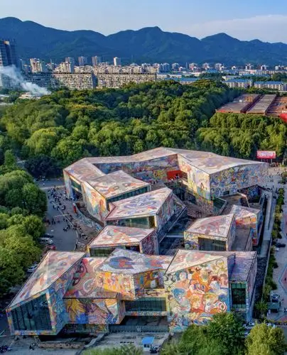 罗中立美术馆炫彩魅力尽显艺术风情