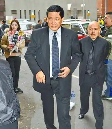 新义安龙头家族:向华强一辈十三人,各自过着什么样的生活?