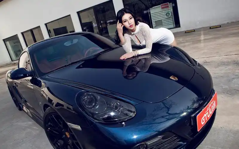 保时捷性感美女桌面壁纸之改装车高清大图预览1920x1200_美女壁纸下载