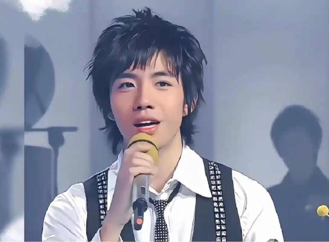 "俞灏明朋友圈晒幸福,网友:这是官宣还是文艺范?