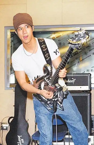 王力宏个唱彩排 秘密武器"巴哈姆特"曝光(图)