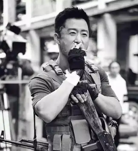 但是吴京还有一段话却被"直男们"选择性地无视了: "我觉得衡量一个