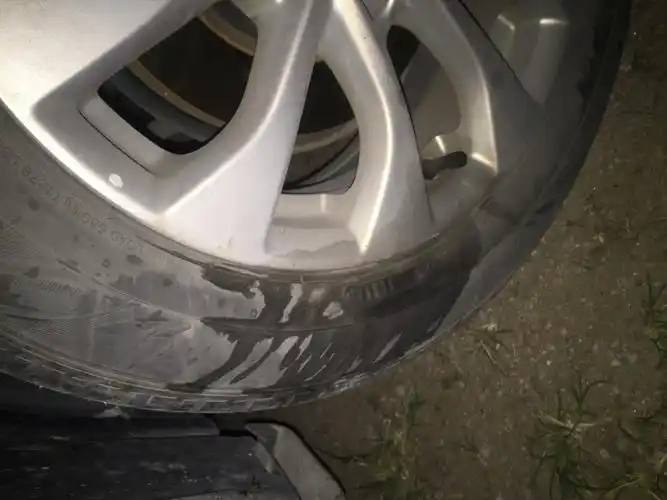 前轮两个轮胎有漏油现象 - 车巴巴专家在线问答