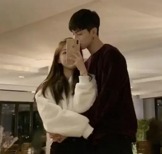 想众筹让这对高颜值情侣演偶像剧?_凤凰网时尚_凤凰网