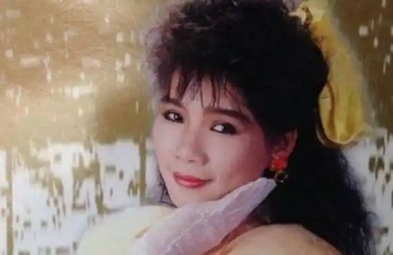 她与邓丽君齐名,被称为"三百万人的偶像",走红后却直接退隐_韩宝仪