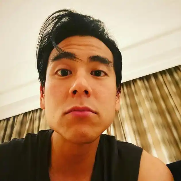 彭于晏一天跑四个城市粉丝心痛留言让他休息