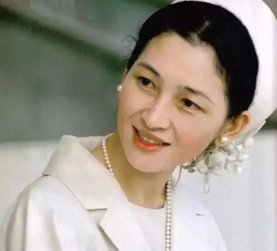 日本最美皇后退位:被婆婆欺负到失语,绝世美貌却换来59年的"囚禁"