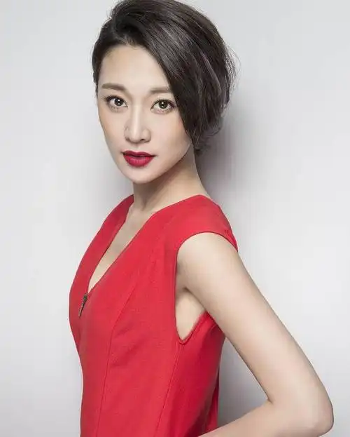 美女吕卓燃:《擒狼》金藤兰销魂也是悲催的销魂!