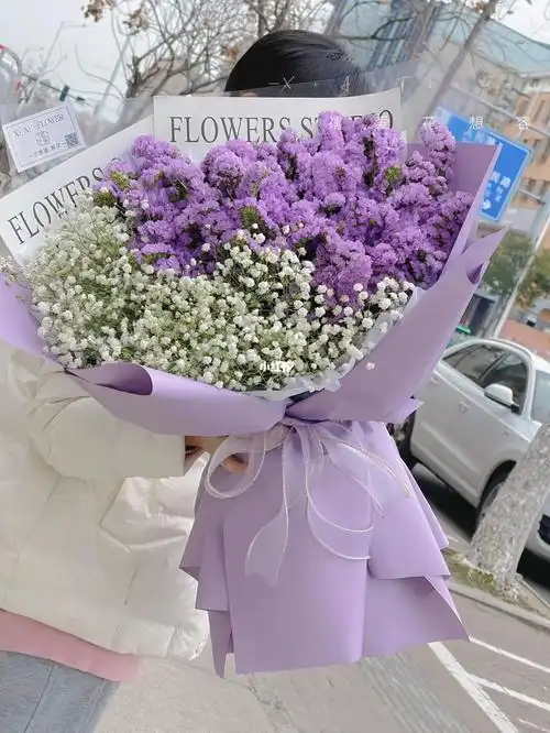 勿忘我加满天星花束