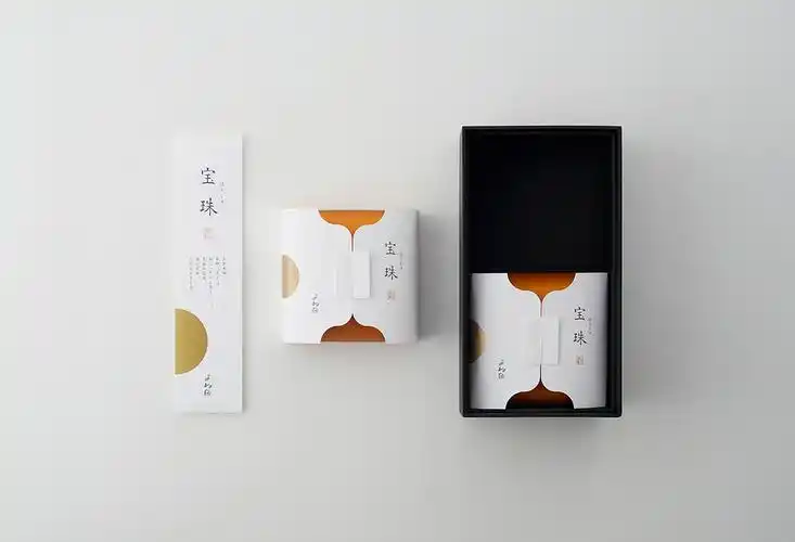 简约食品礼盒包装,无华丽色彩感觉很时尚