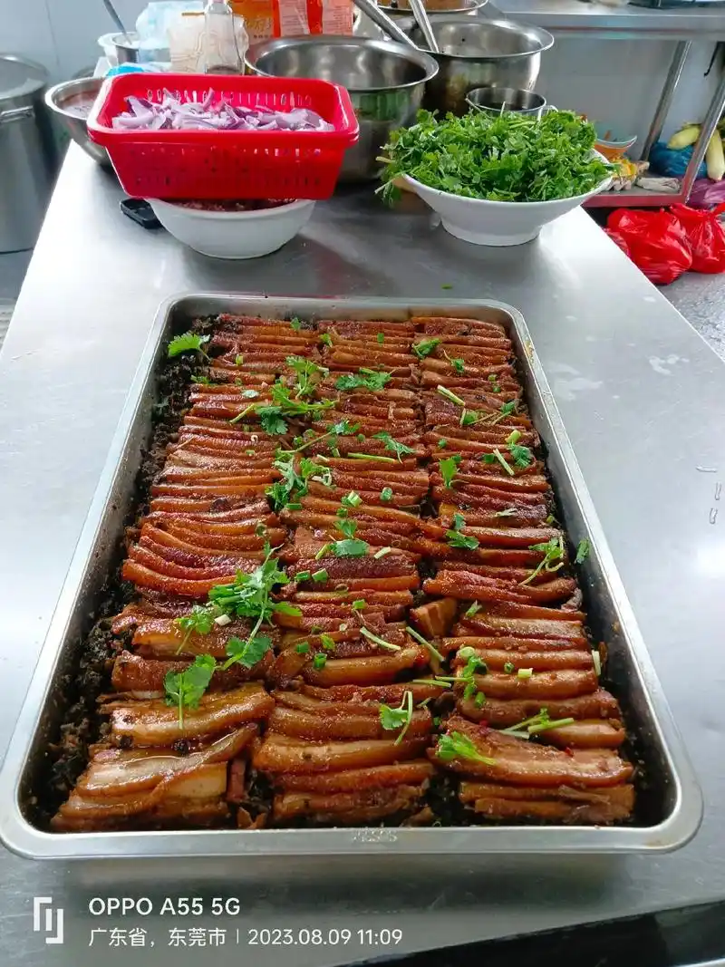 分享真实工地食堂大锅菜喜欢评论区言.#上热门 @979717 - 抖音