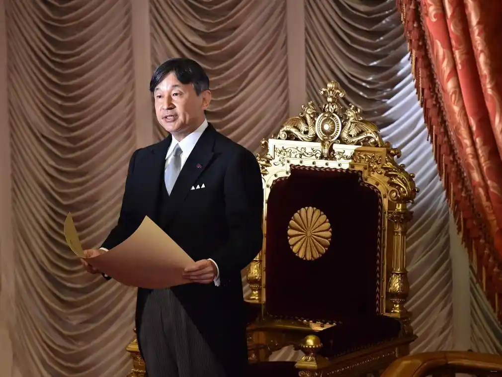 德仁天皇首次在国会致辞,安倍称希望维护国家利益
