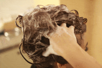 拯救你的发际线,头发越梳越多,唤醒毛囊新生,摆"脱"烦恼_洗头