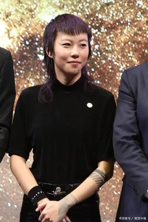 的女儿窦靖童,竟然在国外办证结婚啦,这个消息比我当年追周迅还要意外