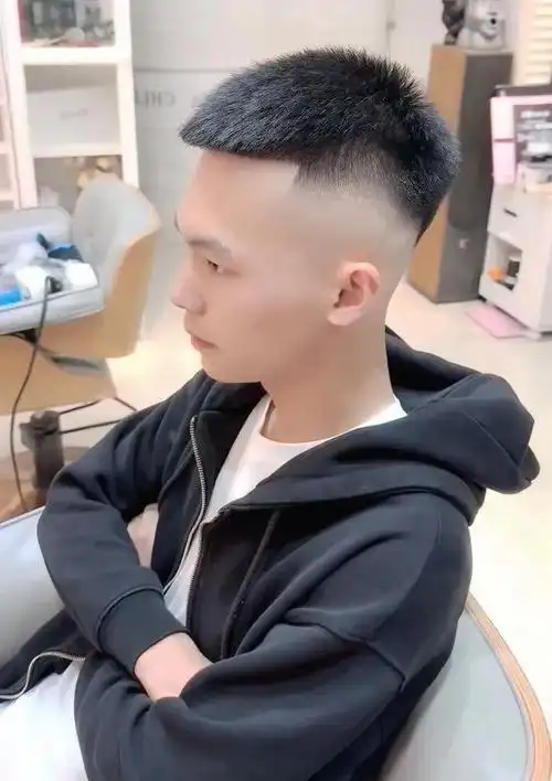 男生"两边掏空"发型帅气有个性,建议剪这3款,尽显潮男魅力