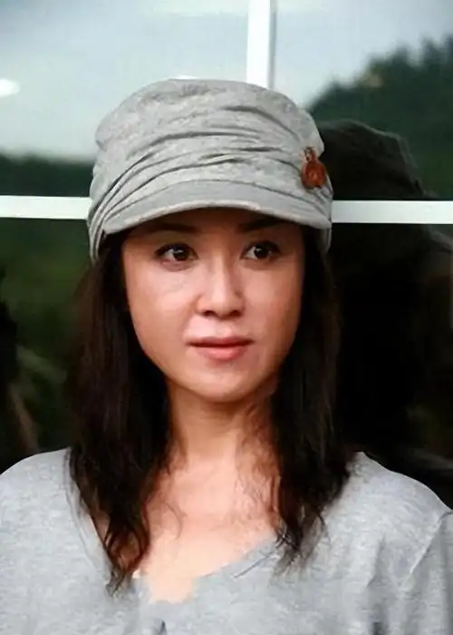 曝傅艺伟30岁儿子突然离世!中戏同学证实,曾因妈妈向公众道歉!