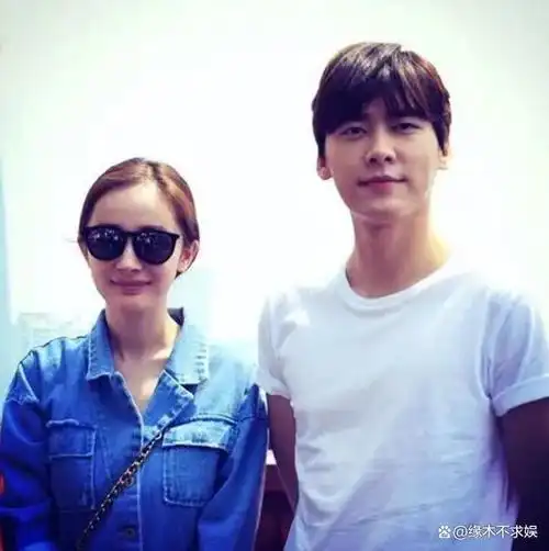 李易峰35岁生日,新写真让人梦回当年,好友晒合影为其庆生