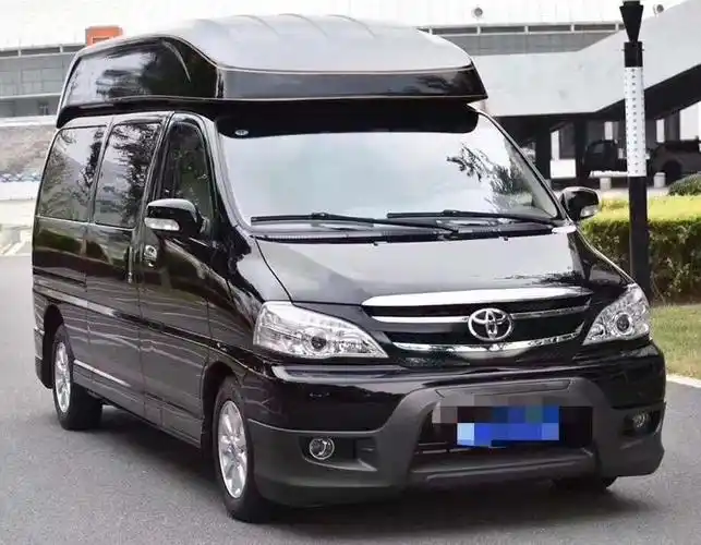 金杯阁瑞斯,改装成丰田的商务车,超级霸气奢华了许多.