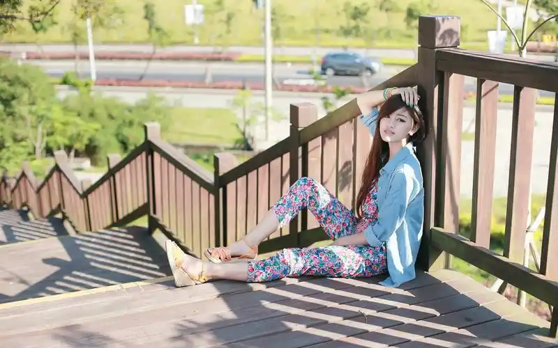 初夏唯美清新长发美女气质写真桌面壁纸第二辑高清大图预览1920x1200