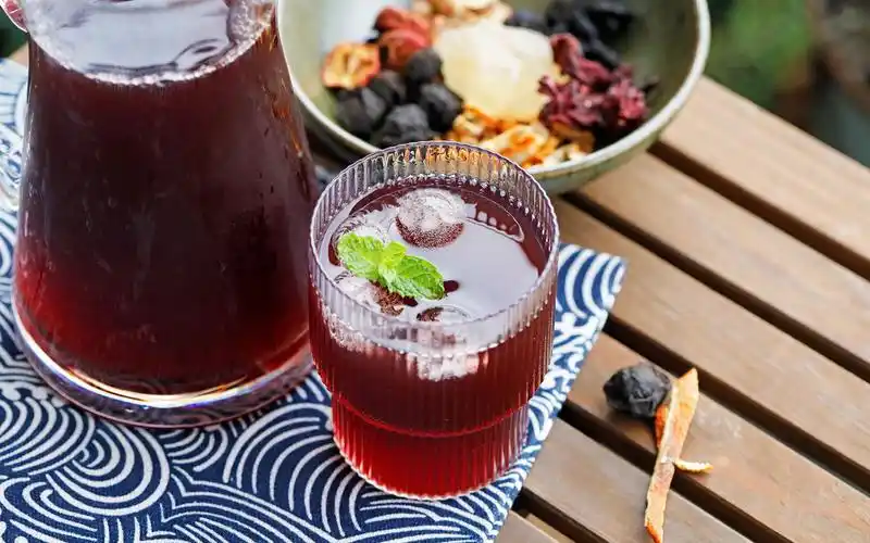 【古法酸梅汤】餐厅勾兑一扎卖30,自己在家做5块钱搞定_哔哩哔哩 (゜