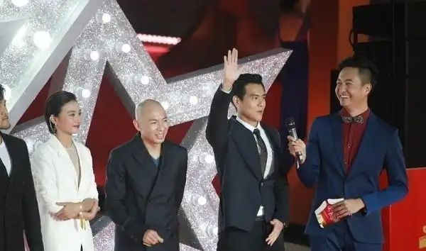 吴亦凡和彭于晏,一个细节体现出两人修养的差距