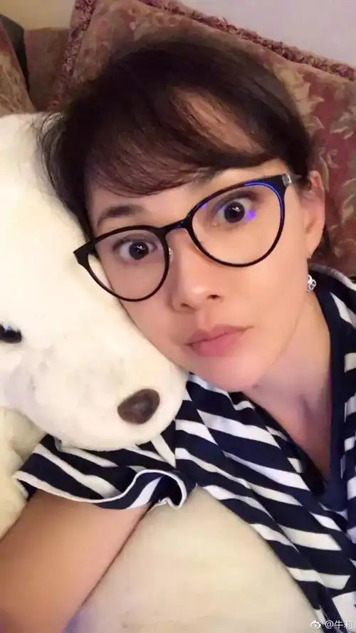 她曾是春晚一姐,郭冬临的"媳妇",45岁身材似少女,风韵犹存!