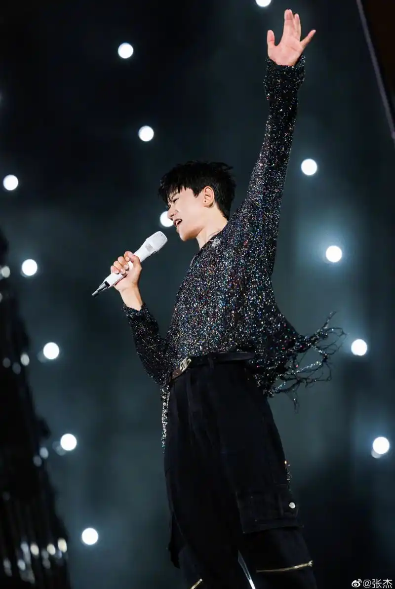 张杰演唱会组图  #心随星动#