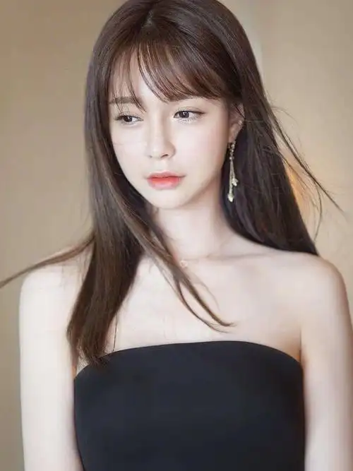 我很吃沈梦辰的颜虽然不是整的天然脸但她的网红感很讨喜大概是因为她