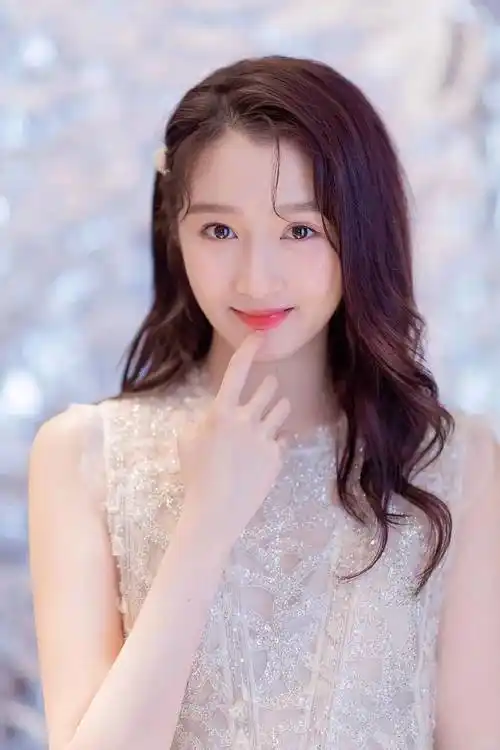 关晓彤惊艳蜕变:告别少女走向熟女范