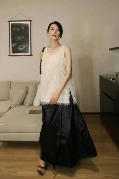 40 女性怎么穿衬衫,借鉴一下高圆圆的穿搭,减龄又时髦