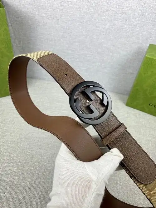 0 cm这款宽版腰带饰有经典双g细节,令人联想起古驰宠儿精选手袋中的gg