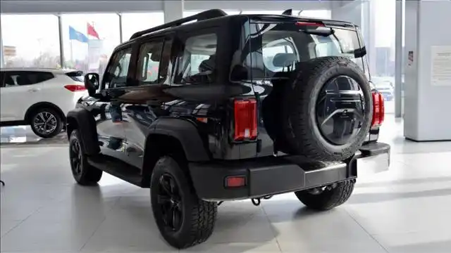 长城坦克300上市1758万起中配最划算黑色和灰色最好看